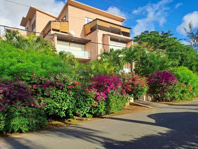 Spacious apartment in Pereybere 115 m² with shared pool
