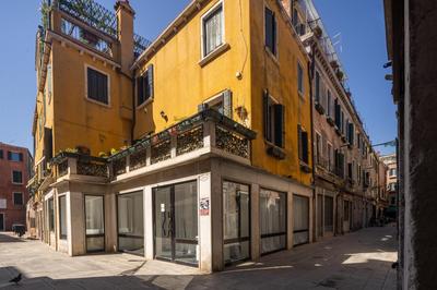 Castello Apartment with Garden R&R