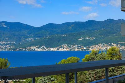 Apartment Sleeps 4 with Sea View