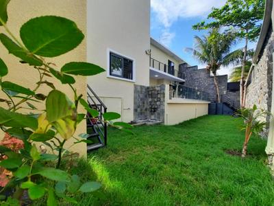Royal Residence B2 - Gated Semi Detached Villa In Pereybere