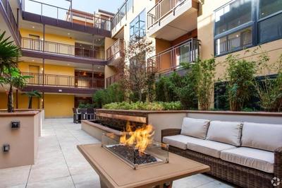 Bright Top Floor-Elevator-Walk Downtown-Laundry