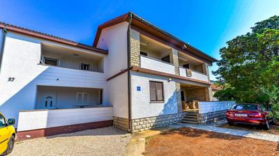 Apartments Leut