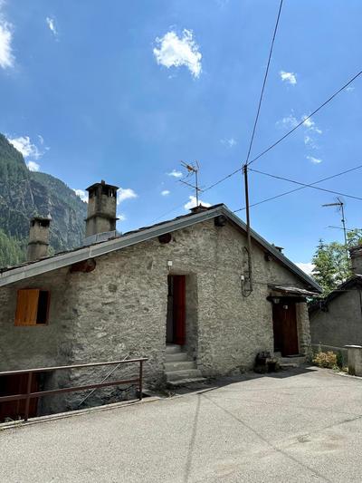 Cozy Chalet With Mountain Views in Ussin, Valtourneche, Parking