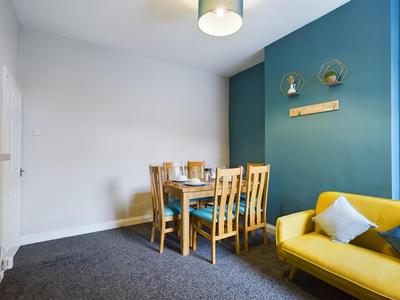 Pottery House - Stoke on Trent -Free parking- Central Location - Sleep 8