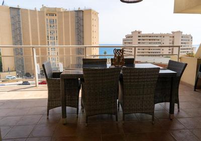 Gran terraza, al lado del mar.