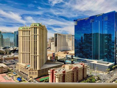 No Resort Fee - Balcony Strip Views, Pools & Parking