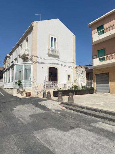 Lakkios charming suites and rooms
