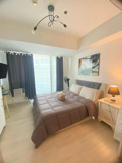 Condo Azure Staycation in Paranaque Beach View