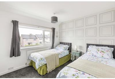3 Bed House - Sleeps 5 - Parking - Garden - Wifi