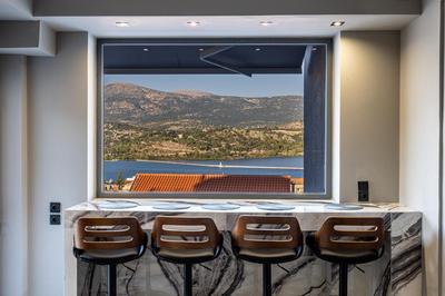 Designer's Penthouse, Top View! + car offer