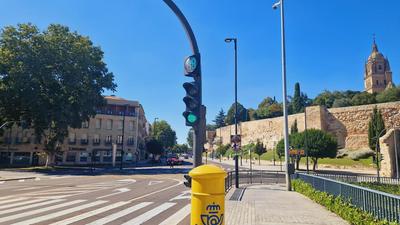 Piso céntrico en el Casco Antiguo de Salamanca, cuenta con una habitación con 2 camas Queen,zona de aparcamiento con facilidad fuera (calle)