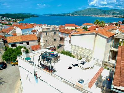 Apartment up to 8 people with sea view from roof terrace
