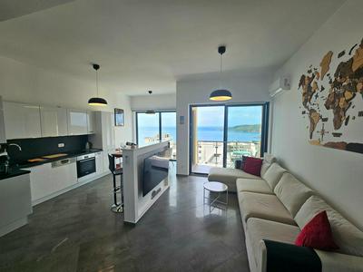 Modern Top Floor Sea View 3BR with Pools, Spa & Fitness