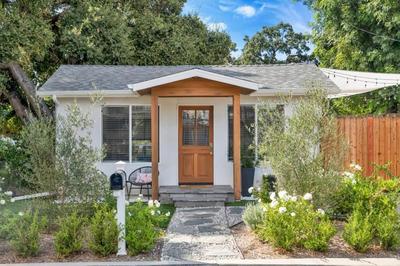Modern Cottage, Hot Tub, Bistro Patio, Putting Green, Walk to All!