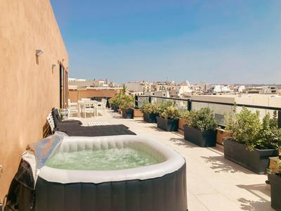 XL Terrace Penthouse BBQ 200m From The Sea and Square