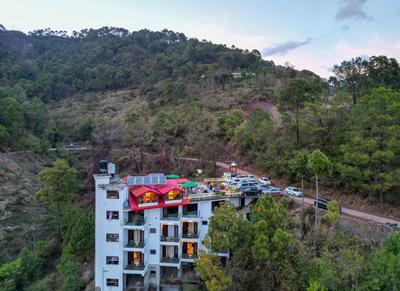 Hotel Mont View Kasauli !! Balcony Rooms ! Terrace ! Restaurant ! Spa !!