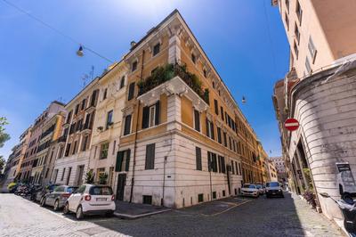 Bright flat by the Vatican