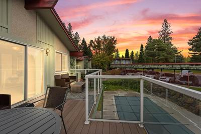 Modern Amenities Gas Fireplace Central Location