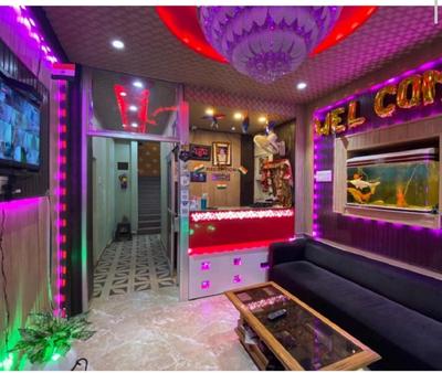 STAYMAKER Hotel Aditya 1 km from Kashi Vishwanath Temple