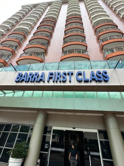 Flat com Vista Panorâmica -15- na Barra da Tijuca - Estacionamento Gratuito - Frigobar - Ar condicionado - Piscina - Academia - Balsa para Praia Grátis - V