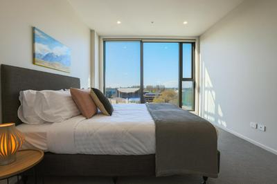 Luxury 2 Bedroom CBD Apartment with Free Parking
