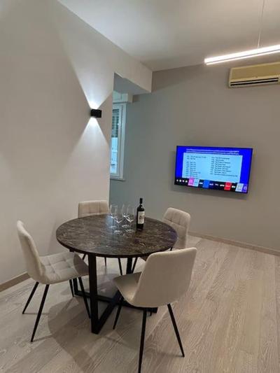 Casa Nicola - Modern 2BR Apt in Trastevere, Central Rome