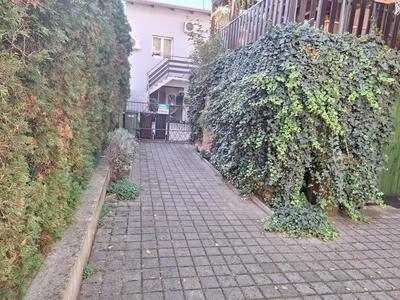New Studio Apartment Emmy with free street parking