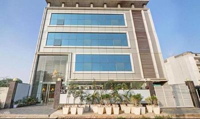 Super Townhouse The AMV Hotel