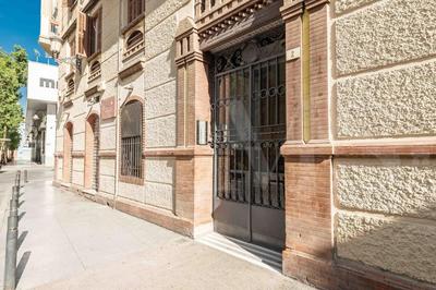Modern apartment next to the Cervantes Theatre by REMS