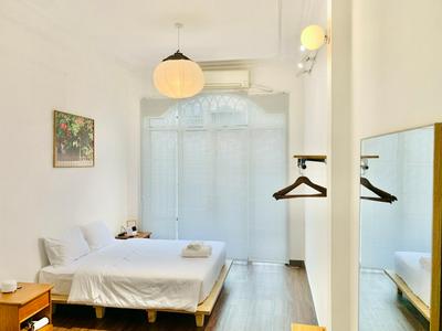 The Hideaway Alley Botanical Garden