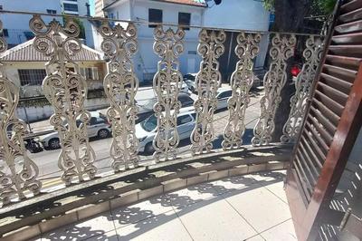 Dois quartos com Banheiros Privativos - Casa em Moema.