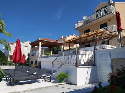 Stunning sea view apartment with infinity swimming pool a1