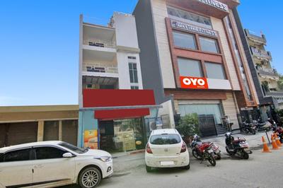 Hotel O King Stay Near Tdi Mall