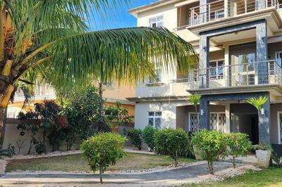 Number 8, 2nd Floor, Pebble Bay Apartments
