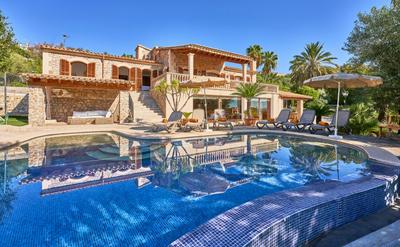 Quiet Villa in Buger with amazing pool, paddle court and nice garden