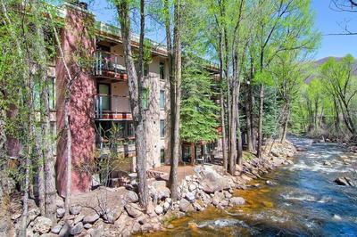 Chateau Eau Claire Unit 1, Stylish Condo Overlooking the River, Walking Distance to Downtown