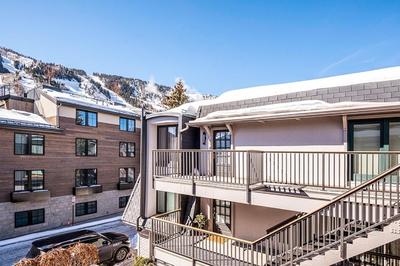 Chateau Dumont Unit 2, Condo with Central, Downtown Location