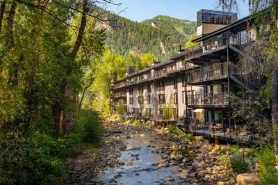 Chateau Roaring Fork Unit 3, Condo with Deck and River Views, 4 Blocks from Downtown Aspen
