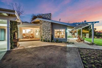 Modern Family Farmhouse with Pool, Jacuzzi, Putting Green, Treehouse, Bocce and more