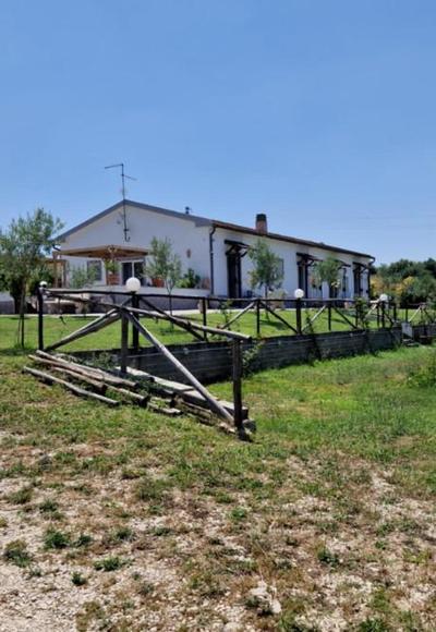 Casale Bianco al casello dell' autostrada Guidonia