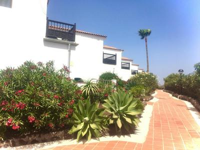 Cosy Flat near Golf Club - Heated Pool, Terrace, Garden, Wi-Fi