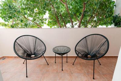 Phaedrus Living: Cozy Flat Koukaki