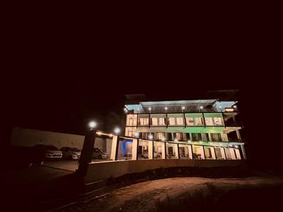 Hotel The SSB - Property of the Year ! Luxury Balcony Rooms ! Mountain View ! Rooftop Cafe ! Big Parking !