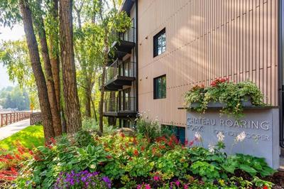 Chateau Roaring Fork 22, Mountain Chic 4-Bedroom Condo on Roaring Fork River – Walk to Downtown Aspen