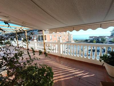 LOVELY PENTHOUSE in front of the beach with free parking