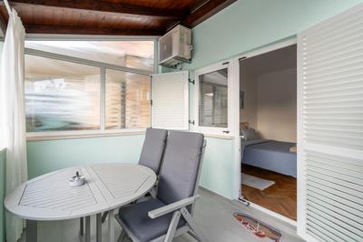 Modern Studio with Terrace, Bikes & Parking