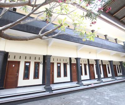 OYO Life 93155 Wisma Sarah