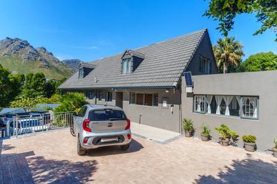 Hout Bay Gem - Elise Way