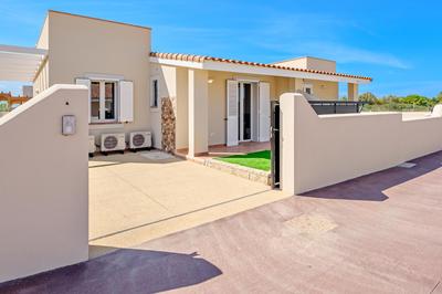 Villa Maria - nuovissima villa con giardino in Valledoria