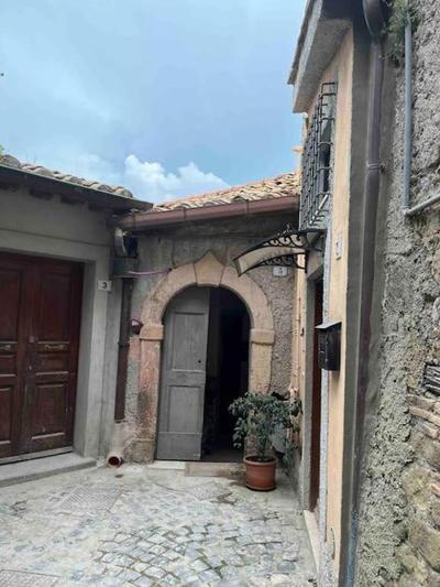 Adelaide al Borgo.